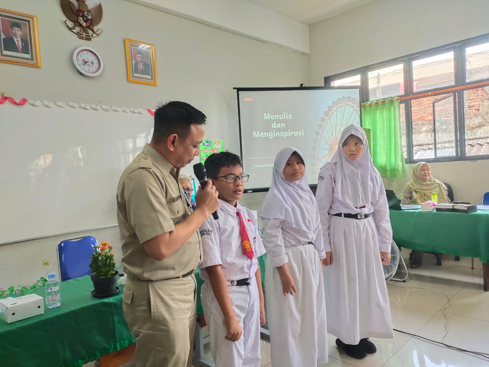 Roadshow Workshop Membaca Dan Literasi Perpustakaan Di SDN Utan Panjang 03